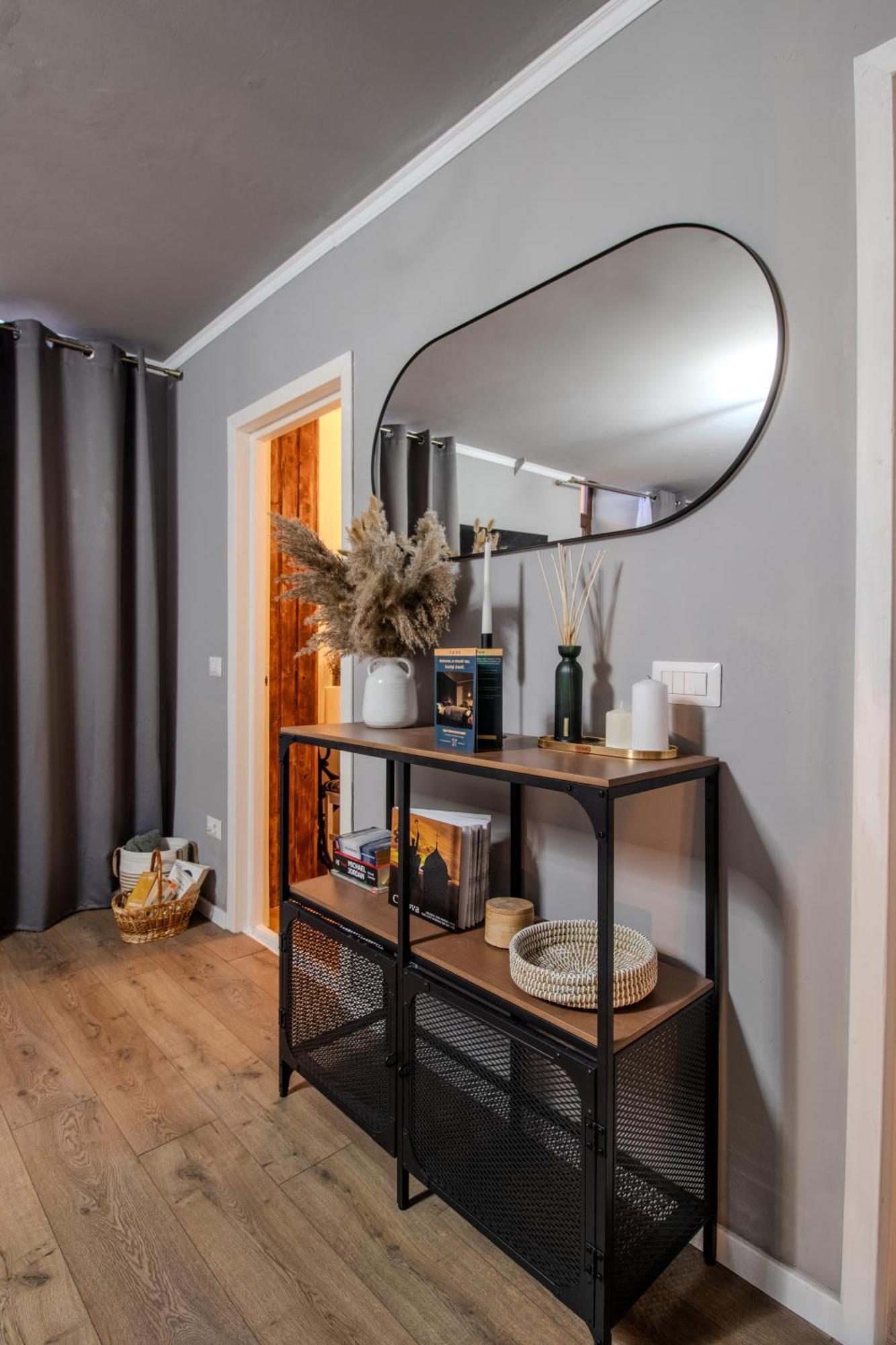 Old Town Apartment Крайова Экстерьер фото